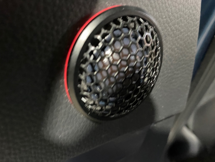 montáž výškového reproduktora